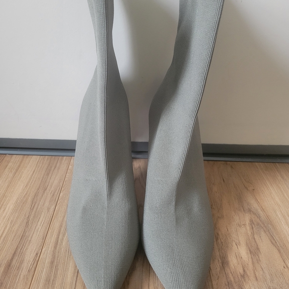 Forever 21 Chic Olive Green Pointed Toe Boots - Picture 6 of 7